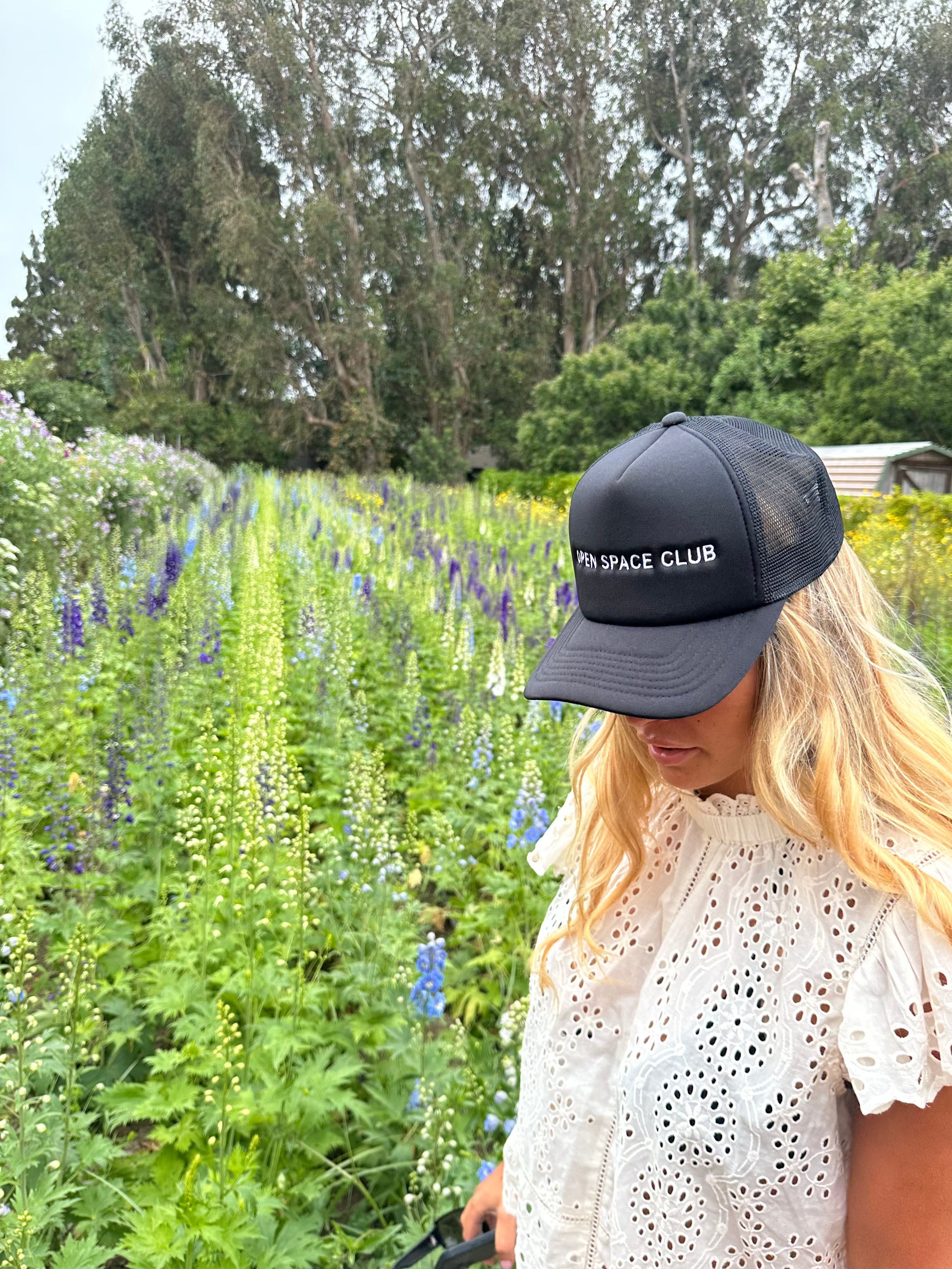 OPEN SPACE CLUB | TRUCKER HAT BLACK